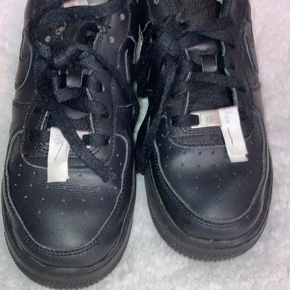 All black Air Force one’s - Picture 4 of 7